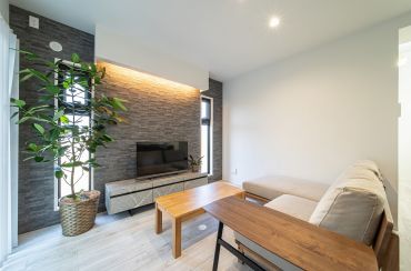 『キッチンを中心にモノトーンでまとまった平屋』 アイキャッチ画像