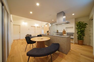 『土地のカタチを活かした、工夫いっぱいの平屋』 アイキャッチ画像