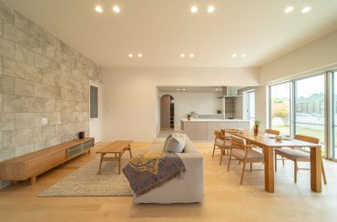 『ガレージ×5LDK。趣味も家事も全力で楽しむ贅沢な平屋』 アイキャッチ画像
